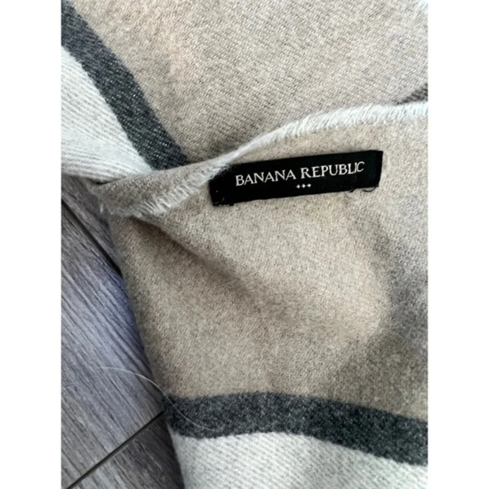 Banana Republic 100% polyester